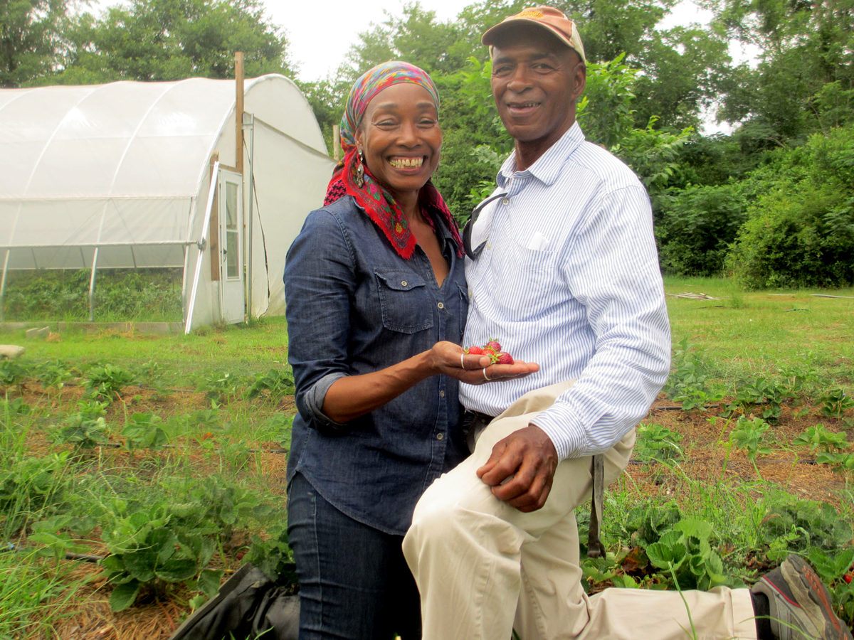 Jennifer Taylor and Ron Gilmore at their Georgia farm. (Photo credit: Candace Pollock Moore / SSARE)